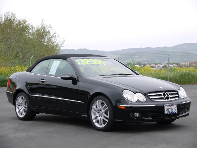 Mercedes-Benz CLK-Class 2009 photo 2
