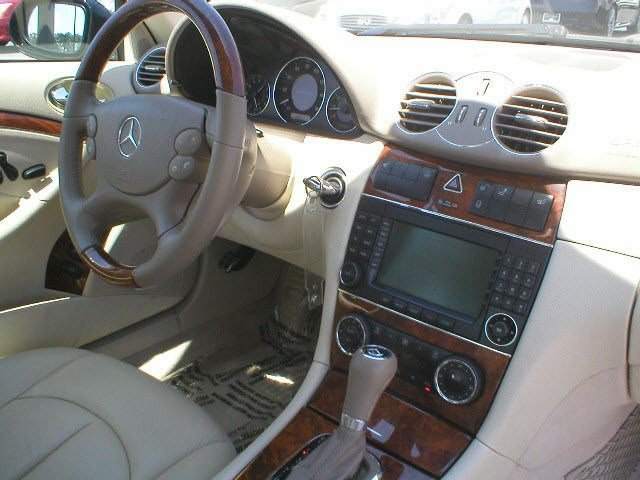 Mercedes-Benz CLK-Class 2009 photo 2