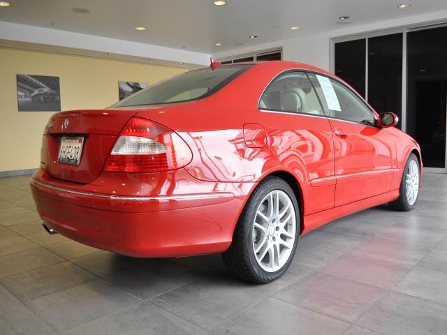 Mercedes-Benz CLK-Class 2009 photo 3