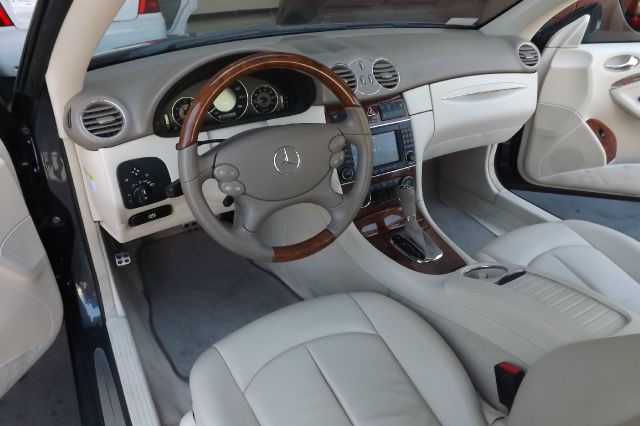 Mercedes-Benz CLK-Class 2009 photo 2