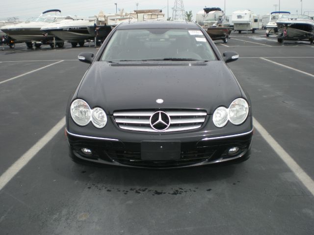 Mercedes-Benz CLK-Class 2009 photo 2