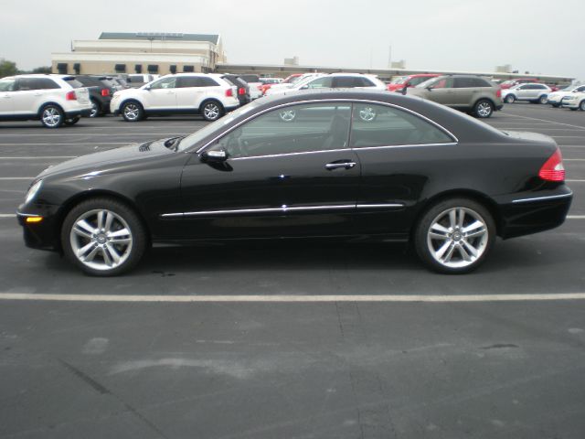 Mercedes-Benz CLK-Class 2009 photo 3