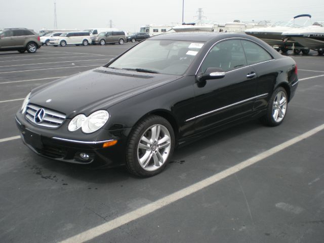 Mercedes-Benz CLK-Class 2009 photo 4