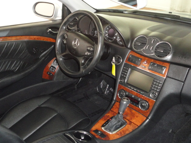 Mercedes-Benz CLK-Class 2009 photo 1