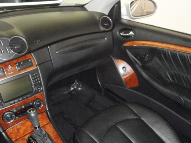Mercedes-Benz CLK-Class 2009 photo 5