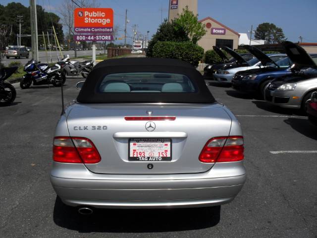Mercedes-Benz CLK Class 2001 photo 2