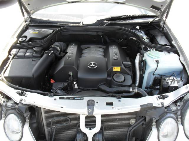 Mercedes-Benz CLK Class 2001 photo 3
