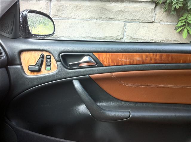 Mercedes-Benz CLK Class 2001 photo 5