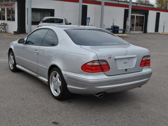 Mercedes-Benz CLK Class 2001 photo 2