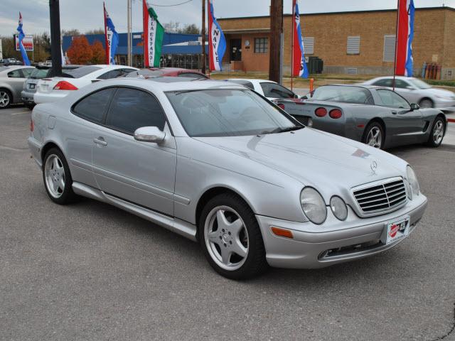 Mercedes-Benz CLK Class 2001 photo 4