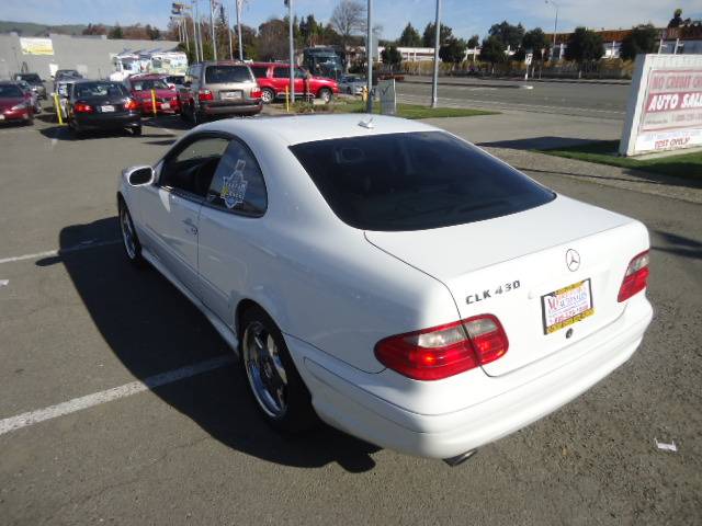 Mercedes-Benz CLK Class 2001 photo 3