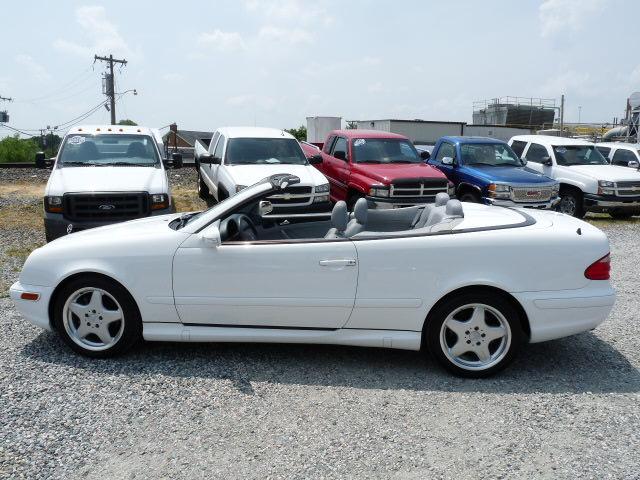 Mercedes-Benz CLK Class 2001 photo 2