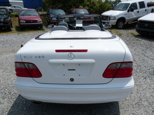Mercedes-Benz CLK Class 2001 photo 3