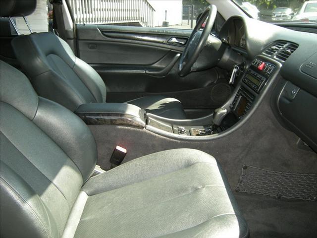 Mercedes-Benz CLK Class 2001 photo 4
