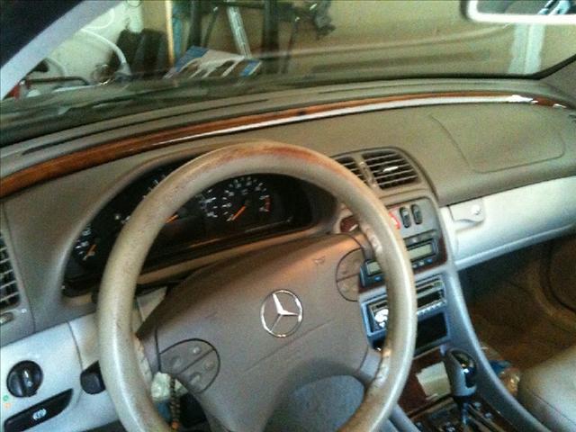 Mercedes-Benz CLK Class 2002 photo 2