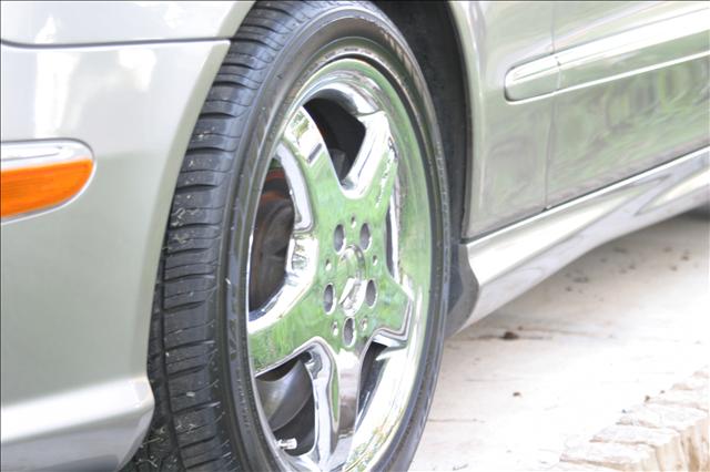 Mercedes-Benz CLK Class 2004 photo 3