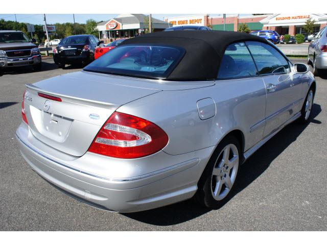 Mercedes-Benz CLK Class 2005 photo 3