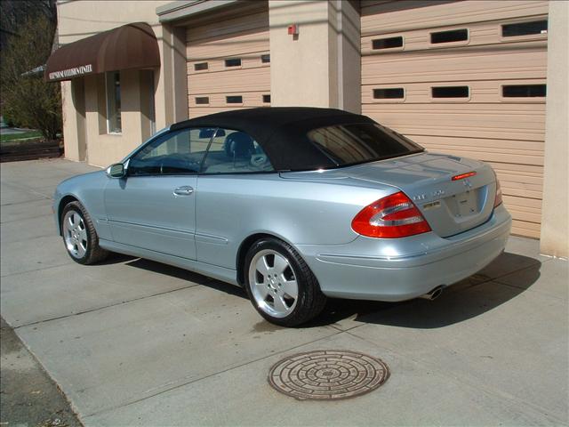 Mercedes-Benz CLK Class 2006 photo 1
