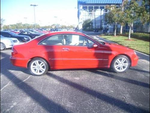 Mercedes-Benz CLK Class 2008 photo 3