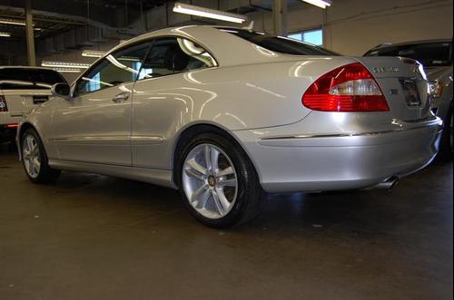 Mercedes-Benz CLK Class 2008 photo 3