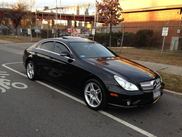 Mercedes-Benz CLS-Class 995i Sedan