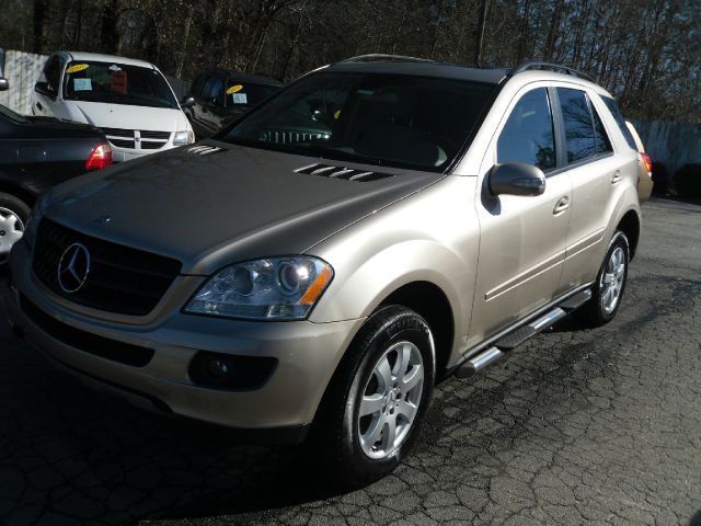 Mercedes-Benz CLS-Class Extended VERY LOW Miles Sedan