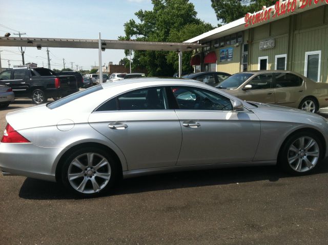 Mercedes-Benz CLS-Class Extended VERY LOW Miles Sedan