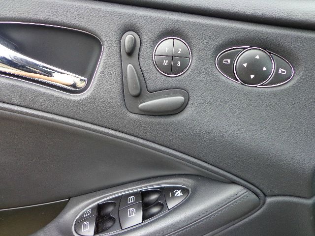 Mercedes-Benz CLS-Class 2009 photo 20