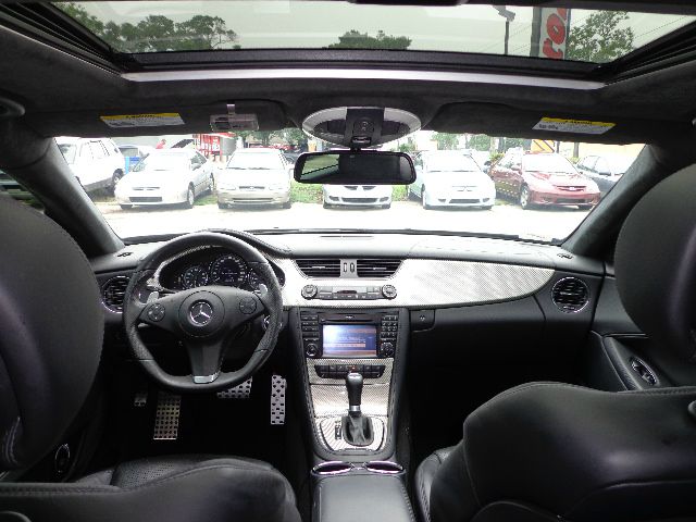 Mercedes-Benz CLS-Class 2009 photo 35