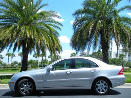 Mercedes-Benz C Class 2002 photo 2