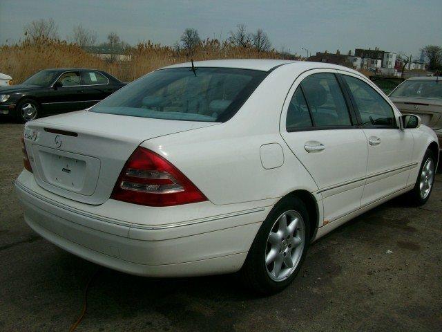 Mercedes-Benz C Class 2002 photo 2