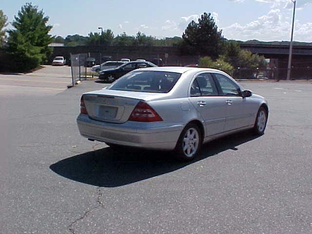 Mercedes-Benz C Class 2004 photo 4