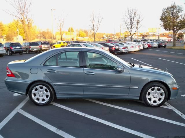 Mercedes-Benz C Class 2006 photo 2