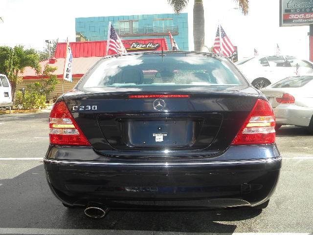Mercedes-Benz C Class 2006 photo 2