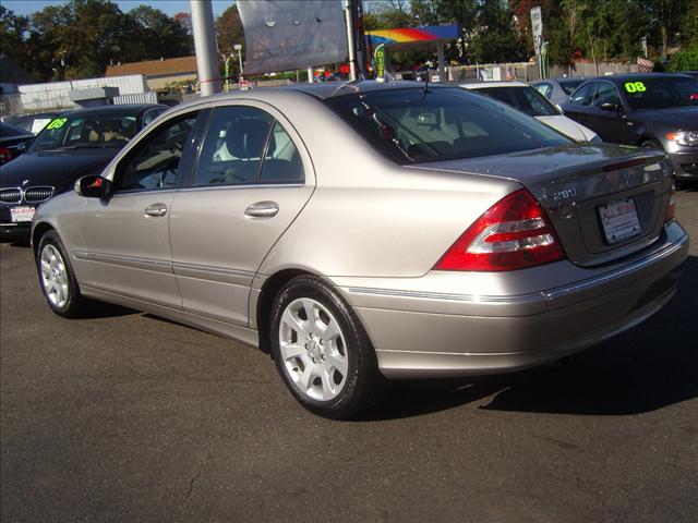 Mercedes-Benz C Class 2006 photo 2