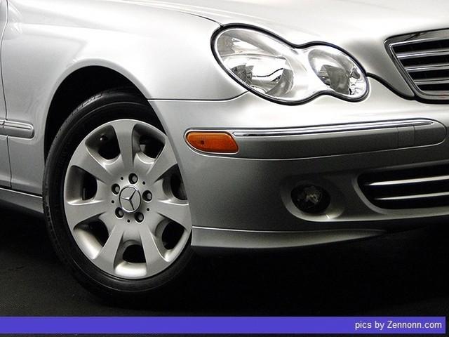 Mercedes-Benz C Class 2006 photo 2