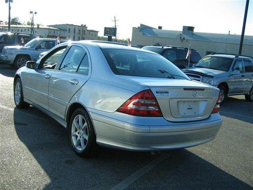 Mercedes-Benz C Class 2007 photo 2