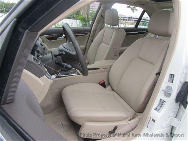 Mercedes-Benz C Class 2009 photo 3