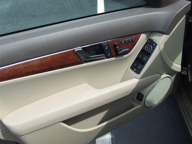 Mercedes-Benz C Class 2009 photo 2