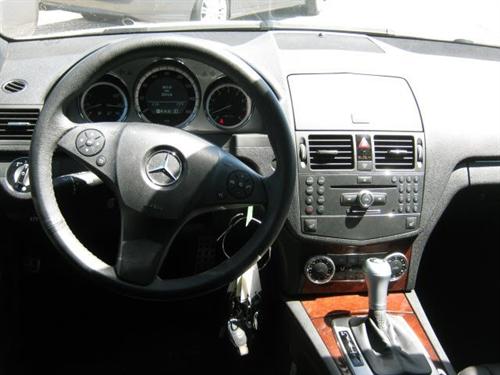 Mercedes-Benz C Class 2009 photo 2