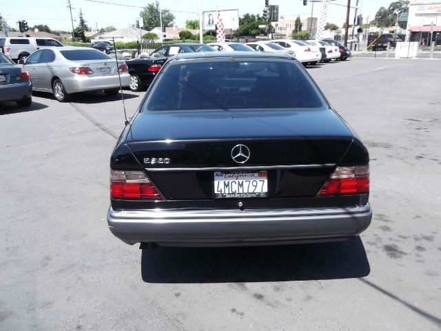 Mercedes-Benz E-Class 1994 photo 2