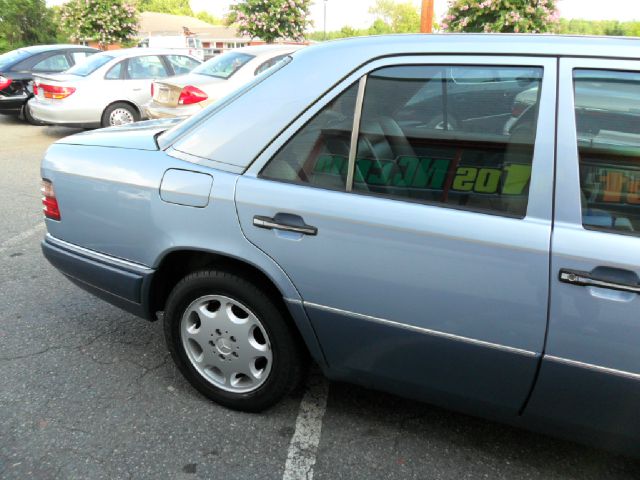 Mercedes-Benz E-Class 1994 photo 3