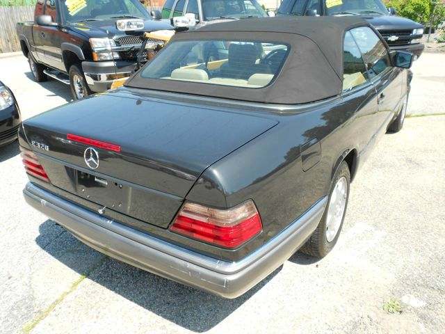 Mercedes-Benz E-Class 1994 photo 3