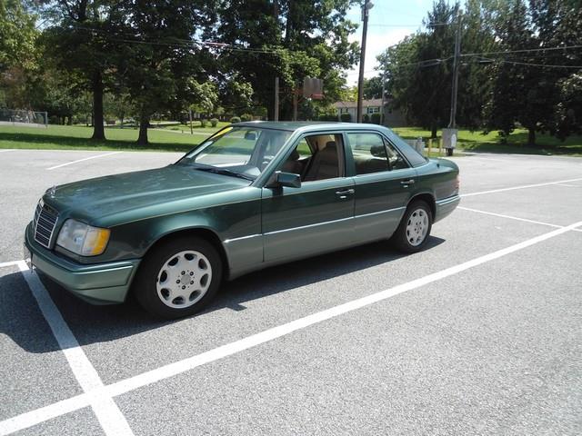 Mercedes-Benz E-Class 1994 photo 1