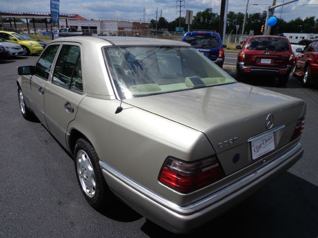 Mercedes-Benz E-Class 1995 photo 1