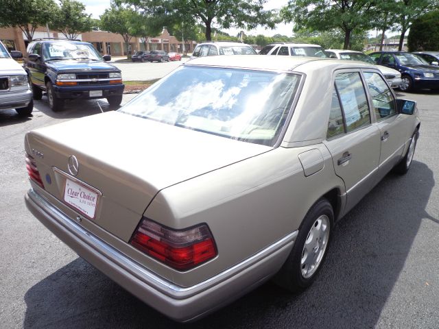 Mercedes-Benz E-Class 1995 photo 2
