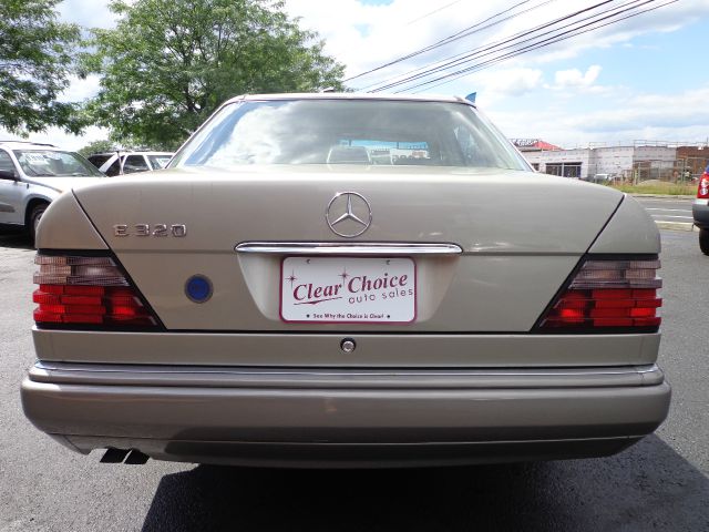Mercedes-Benz E-Class 1995 photo 3