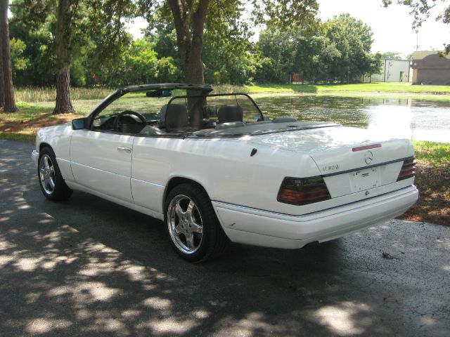 Mercedes-Benz E-Class 1995 photo 4