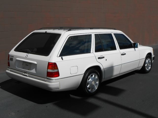Mercedes-Benz E-Class 1995 photo 1