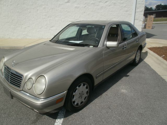 Mercedes-Benz E-Class 1996 photo 3